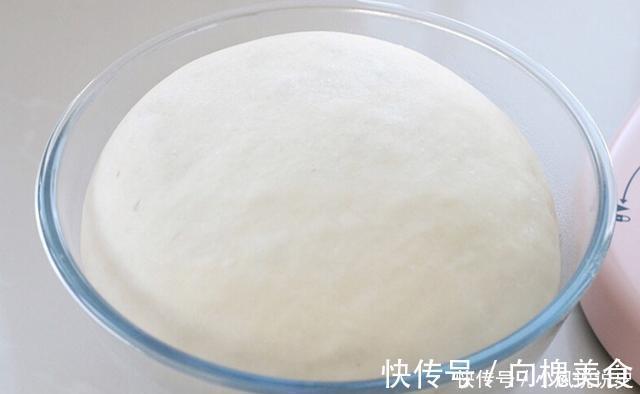 做面包用中种法,出膜快细腻拉丝,既当早餐又是零食,出炉遭哄抢
