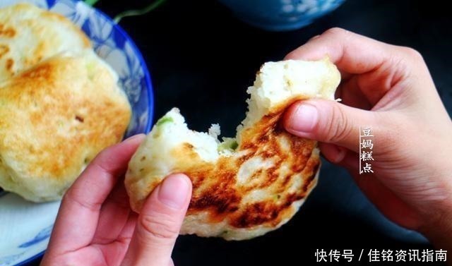 手不沾面，教你做葱花饼，早起5分钟搞定，越放越香软