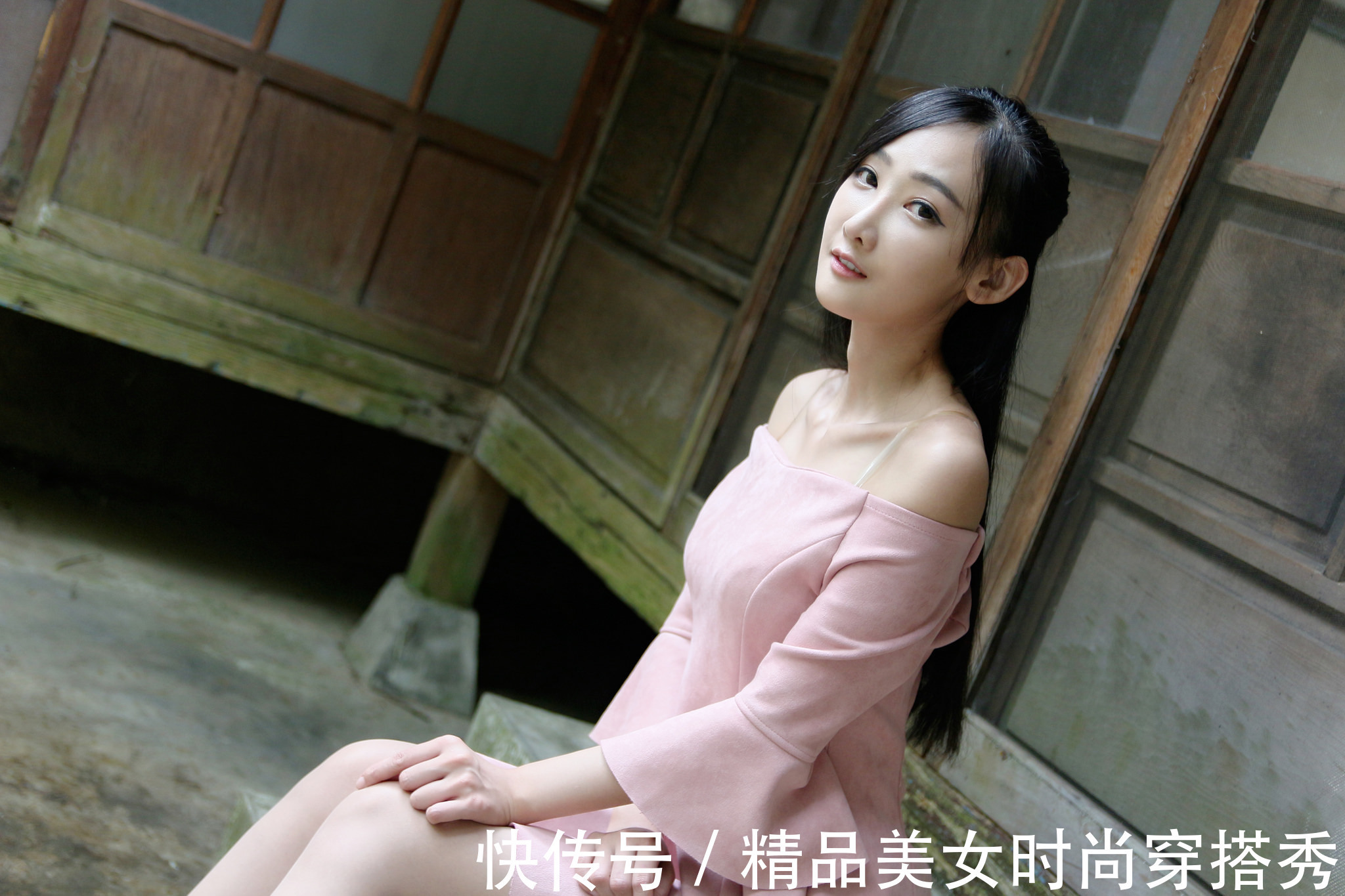 一字肩 粉色的一字肩连衣裙,甜美知性,优雅又耐看