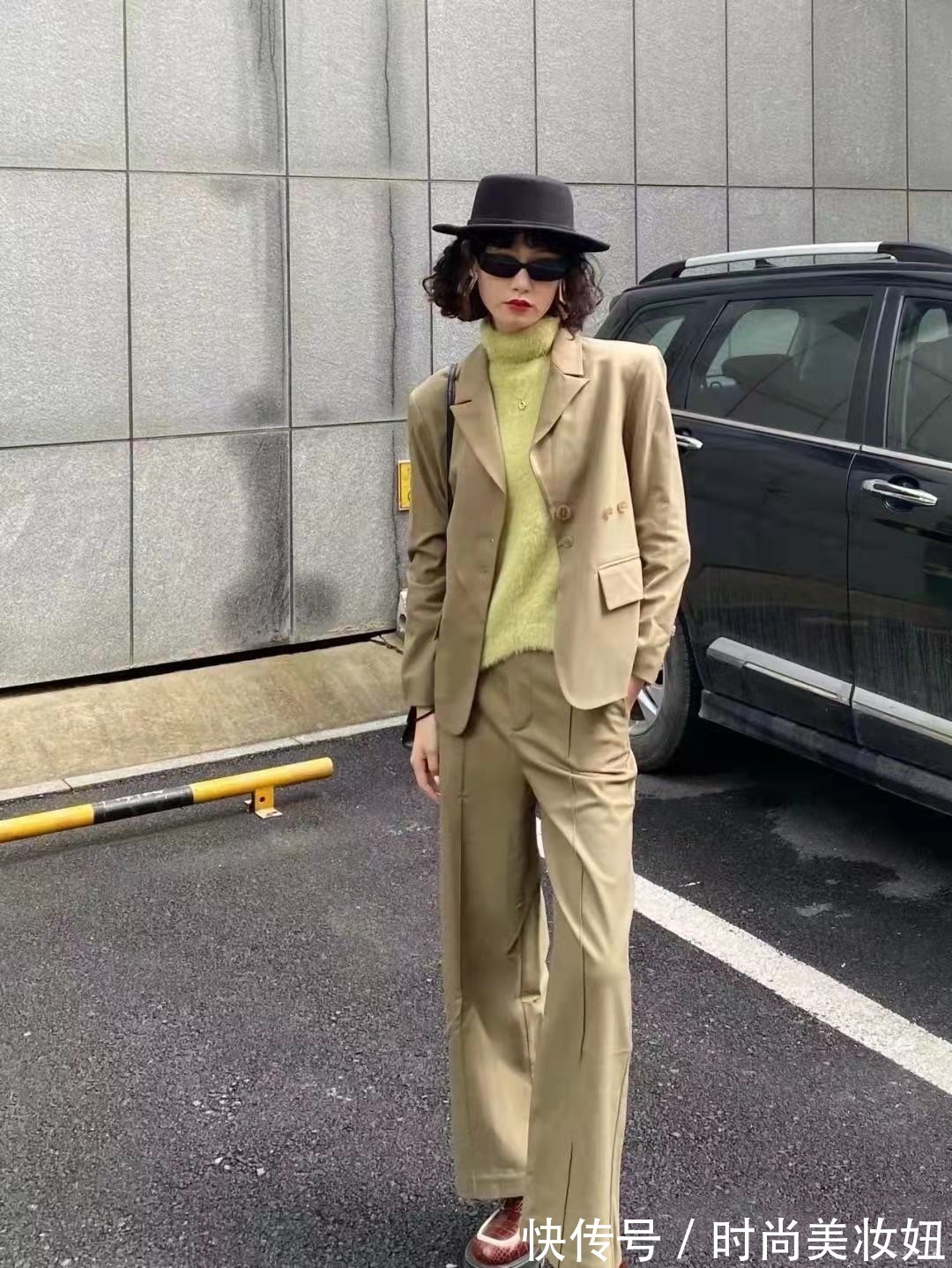 气质|秋冬万能的“媚茶色”,不费力就穿得气质又显贵,适合40岁女人