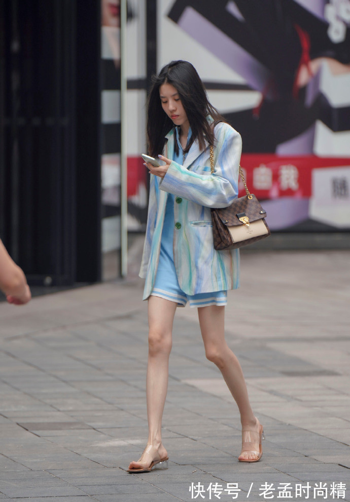 通勤风 秋季通勤风该怎么穿? 一件“抢眼”西装就够了, 轻松解决穿搭烦恼