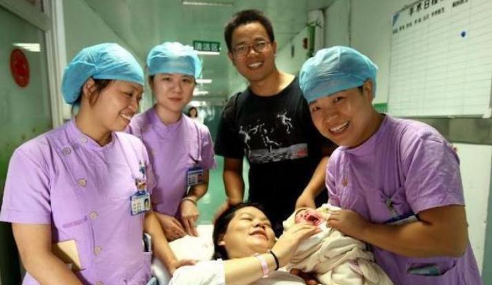 老公|生孩子时,孕妈妈要不要把娘家人请过来?来了有几点好处要知道