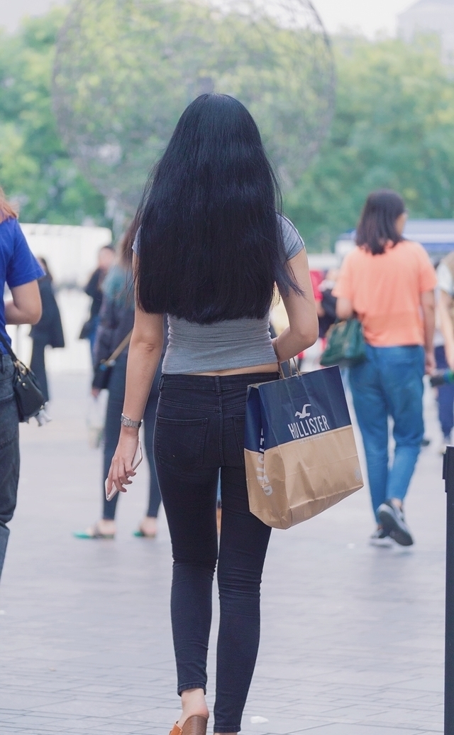 无限|街拍:风光无限的紧身裤之一