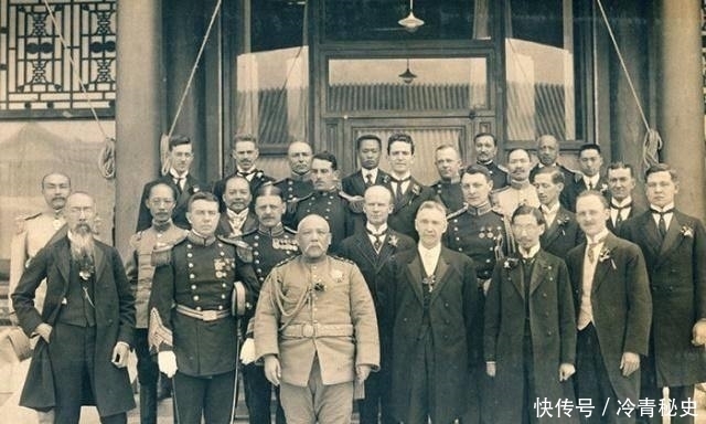 图为袁世|袁世凯罕见老照片:图2被众人围簇好威风,图4的行为引发众怒!