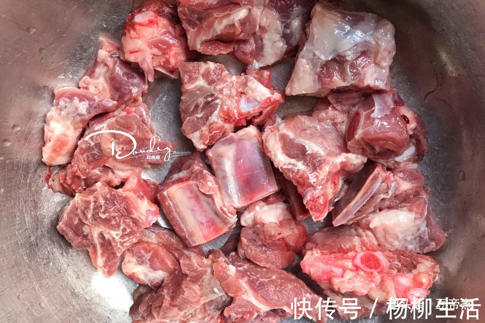 排骨|我家夏天经常做的一道汤，汤头浓郁好喝还不腻，一次吃三碗不是事