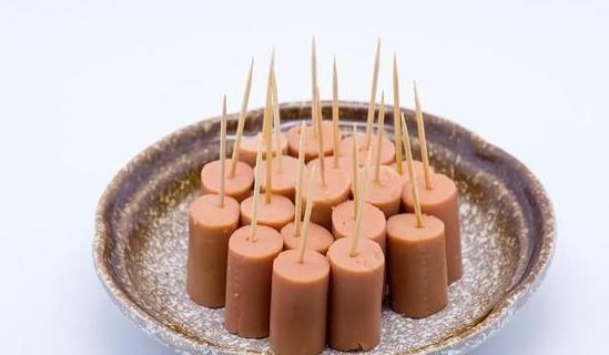 食物|女性“催老神器”揭晓!四类食物,趁早撤离饭桌,切莫贪嘴