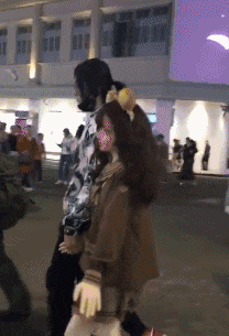 |搞笑GIF：你永远都猜不到 睡着后损友会对你做什么