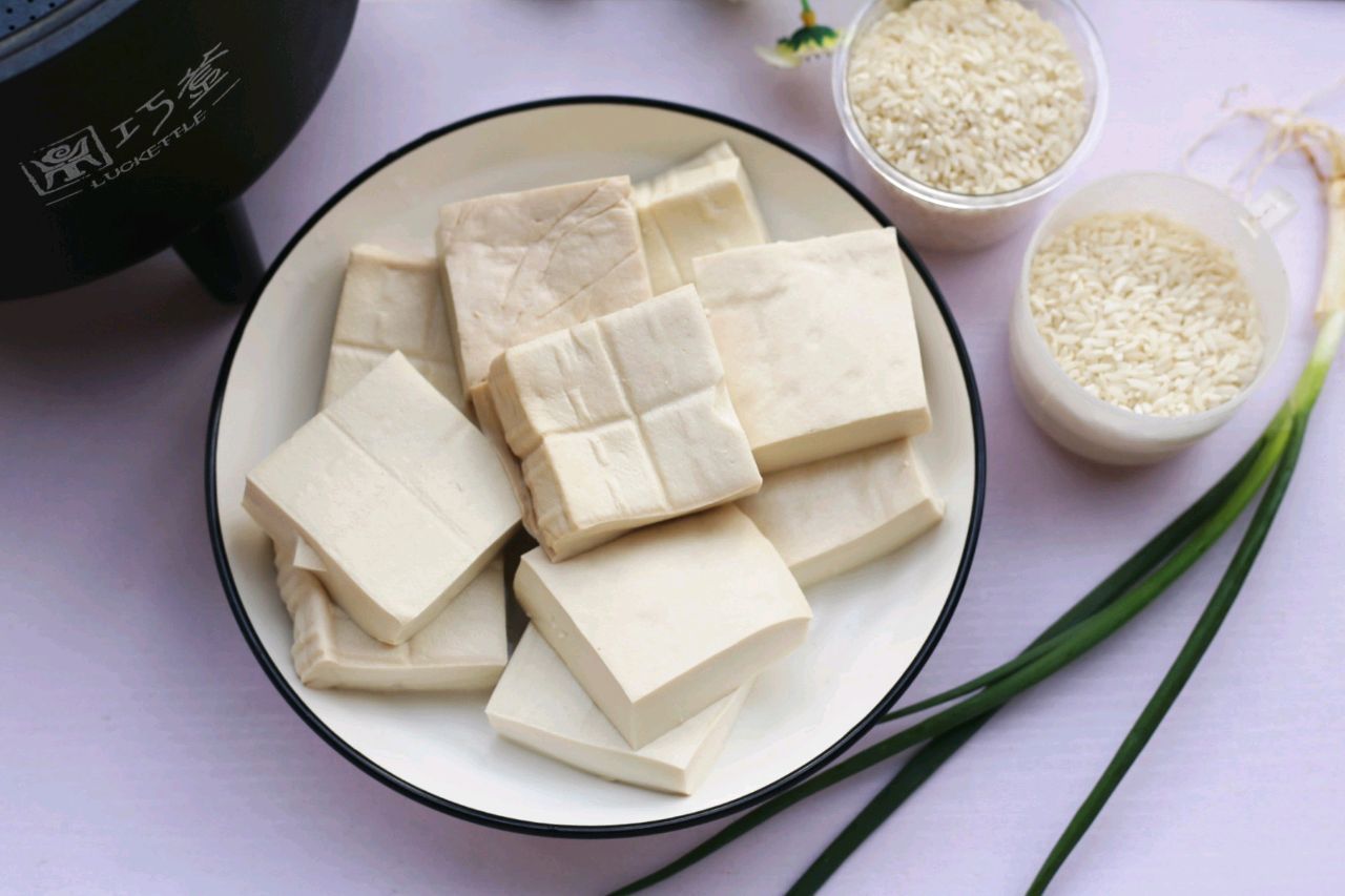 豆腐此做法,鲜嫩入味,成本不到2块钱,下饭又解馋