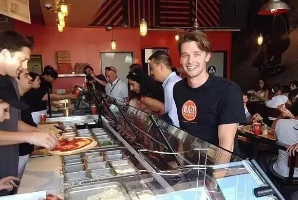 两个儿子|守灵小伙看到女尸太漂亮，一时没忍住竟欺负了她，女尸活了