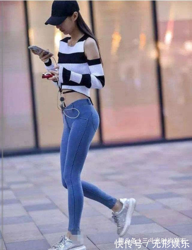 发型 个性迷人紧身牛仔裤,身材高挑青春俏丽,美的不只是个性!