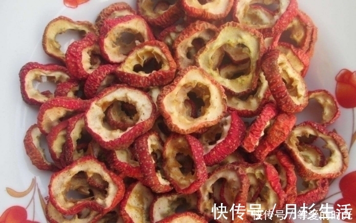 胡萝卜素|山楂与此物一起泡,睡前一杯,气色好了,眼睛明亮了,告别失眠