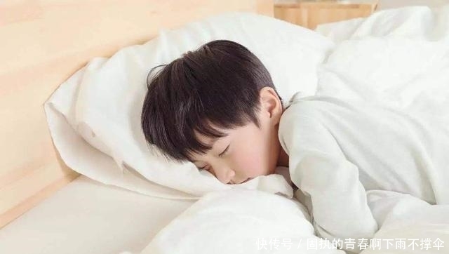 年后|兄妹俩一个天天午睡,一个从不午睡,3年后的差距很明显