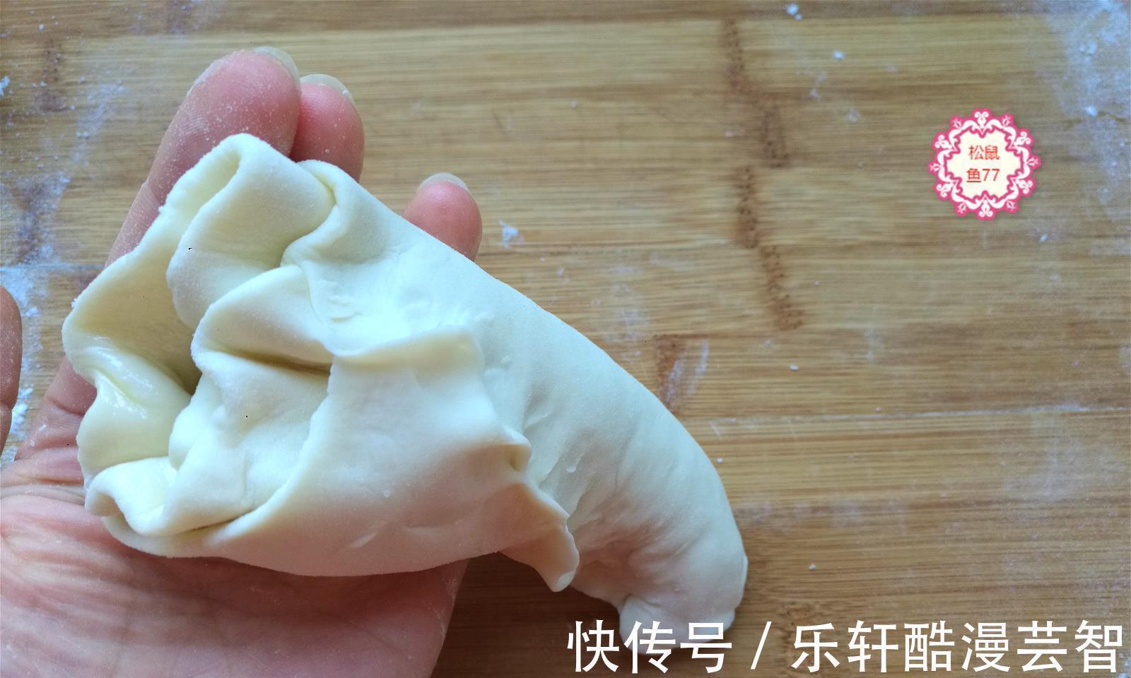 我烙饼不用开水、不用酵母,5分钟烙一张,软软的一层一层真香