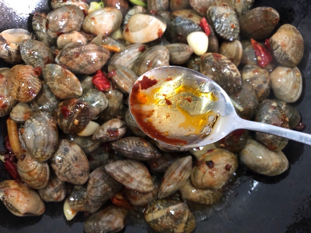 郫县豆瓣酱|这个季节的花甲又肥又鲜美,配上酱料简单一炒,鲜美又下饭