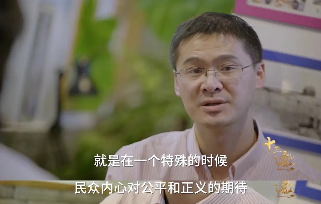 罗翔|《十三邀》第五季,豆瓣9.1,最值得看的“偏见”访谈