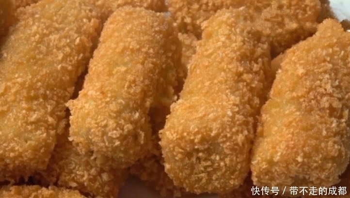 香蕉别剥皮就吃了,教你新做法,做法简单,我家一顿3斤不够吃