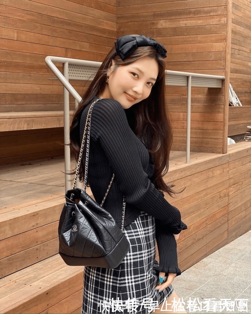 时髦|甜酷女孩朴秀荣真是时髦！简约大方的时尚穿搭，满满都是心动感