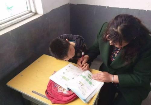 妈妈|“妈妈,耳朵听不见了,换个电池吧”,小女孩的话刺痛了母亲的心