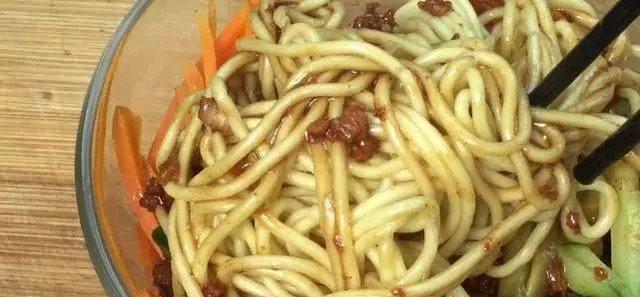 做法|炸酱面正确做法,很多人第一步就错,学会全家早餐不用买