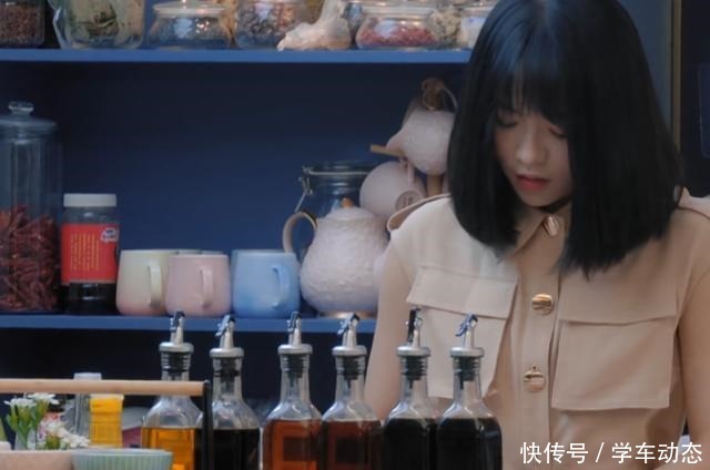 女1在男嘉宾前装可怜，耍心机“栽赃”钟钟不愧是绿茶鼻祖