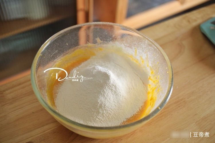 自己家种的老南瓜,做成蛋糕没想到这么香,孩子连吃了三个还想要