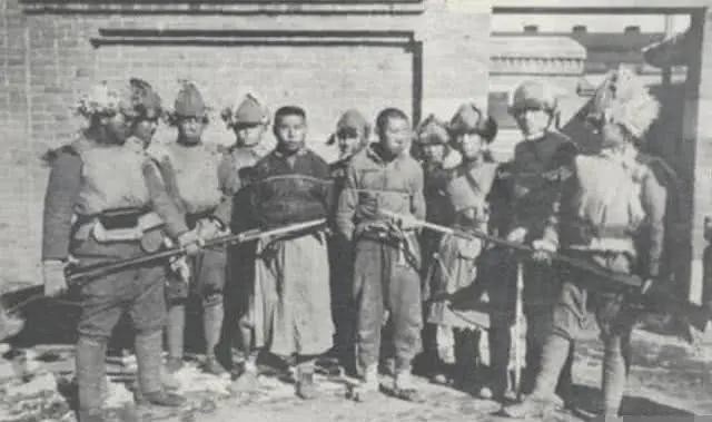 本关东军|若张学良坐拥的40万东北军没有撤退,能阻挡日军多长时间?