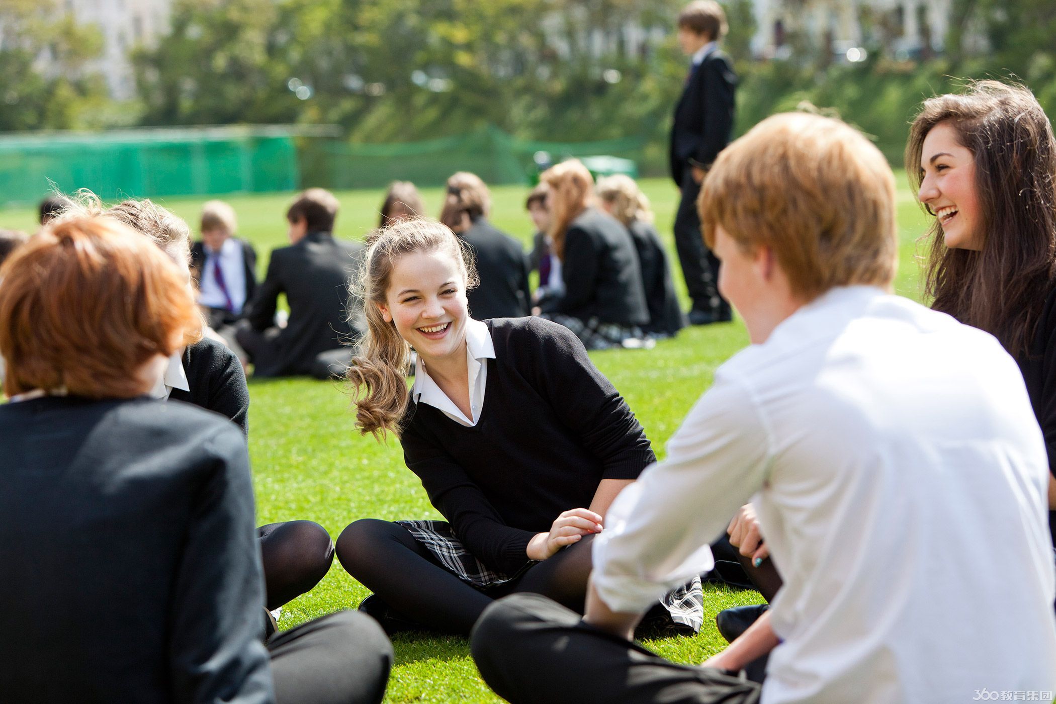 史密瑟斯|英媒：英国高校为钱坚守线上教学，越来越多学生退学或更改专业