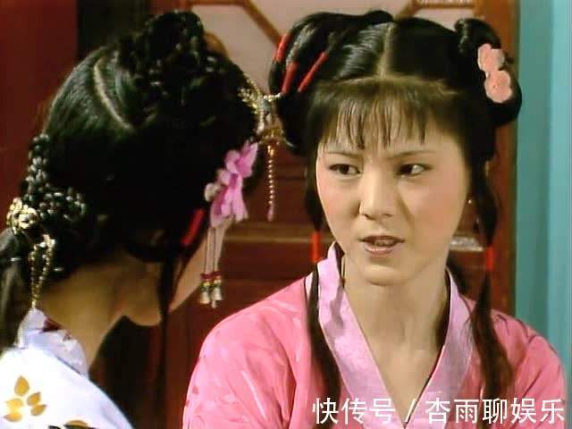 贾宝玉!袭人刚离开怡红院,晴雯就进到贾宝玉的被窝,晴雯的悲剧从此开始