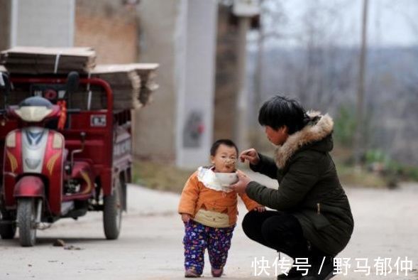 发育|不要再给孩子吃“2种饭”了，会给肠胃增加负担，影响孩子发育