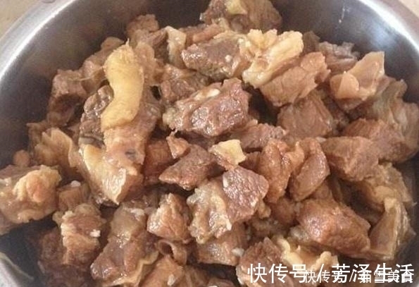 炖牛肉时,加一勺“它”,炖出来的肉非常美味,肉质松软!