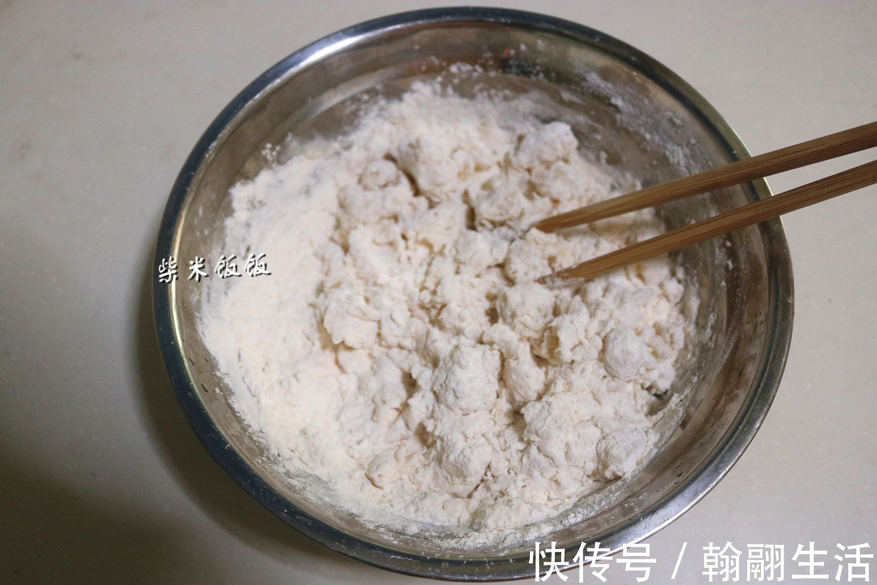 面团|晚上揉面团，早上来烙饼，省时省力，香软好吃，比发面饼更美味