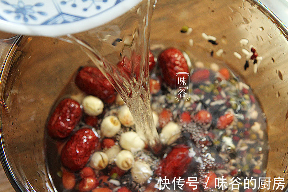 腊八节|明日腊八节,年味渐浓,记得喝这粥,香滑软糯滋补,驱寒保暖好过冬