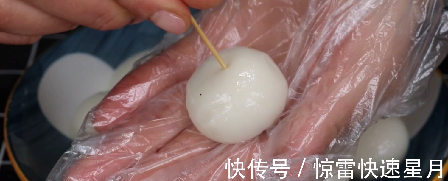 香甜可口|汤圆插上牙签，瞬间变美食，外面都买不到，第一次见这种做法！