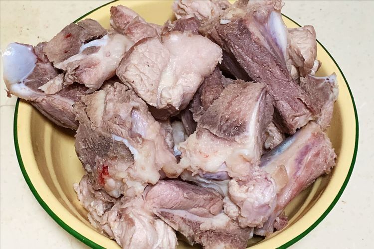 东北酱大骨,大厨分享独家做法,酱香浓郁软烂脱骨,大口吃真过瘾