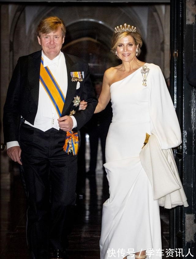 珠宝!粉红美钻送公主,成全女王少女心,莉莉贝特的这枚花型胸针不简单!