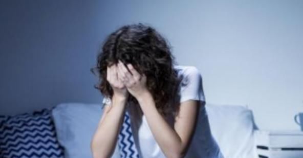 失眠|失眠总是不好？避开失眠“雷区”，常吃3物，喝1水，一觉到天亮