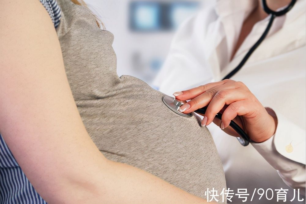 多喝水|孕期三个时间段多喝水,羊水保持得更干净,第一个时间绝不能错过