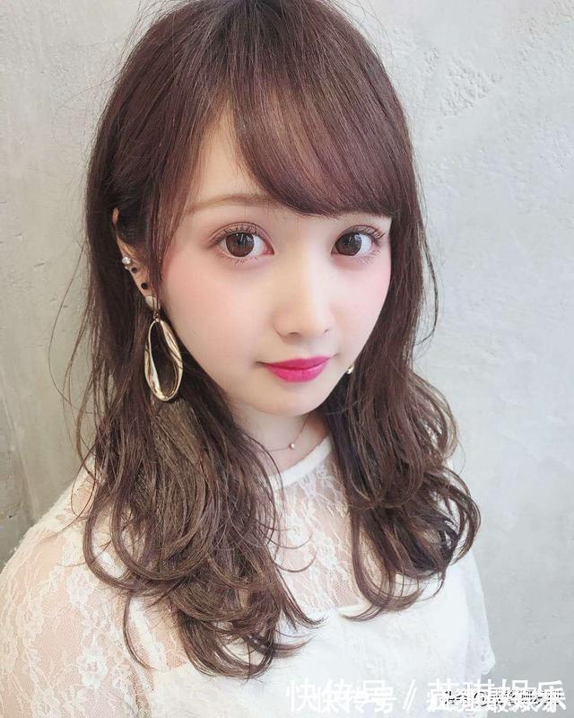 形状|“时尚减龄”和“老气横秋”只差个刘海和发色,卷度形状很关键