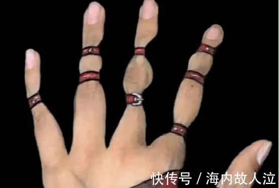 美术生@美术生画“手指被勒妆”,原以为是瞎画,看见成品:隔着屏幕都疼!