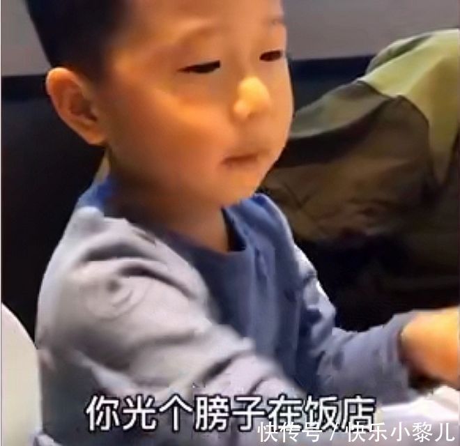 孩子|“操心宝宝”拉衣服火了,嫌弃妈妈逛街穿得太“清凉”你露肉了