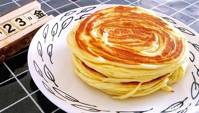 吃金丝饼不用买,1碗面粉做一盘,黄金酥脆,全家都爱吃!