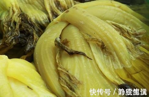 酸菜鱼|腌酸菜时,只放盐是外行,教你一个土方法,酸爽又下饭,久放不坏