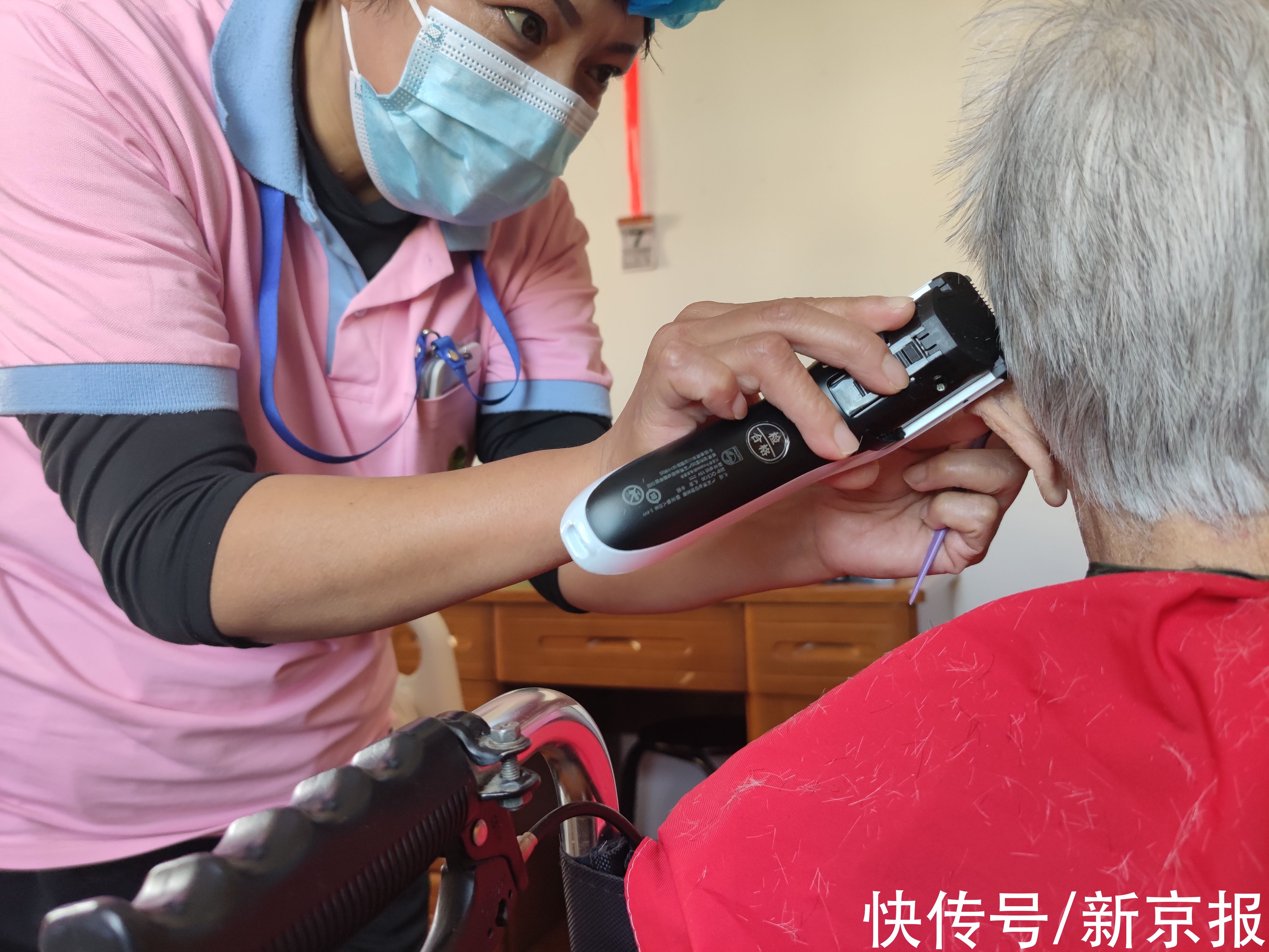 试点|揭秘长护险：在全国49个城市试点，为失能老人提供生活医疗服务