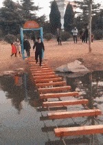 |搞笑GIF段子: 我以为是个王者,谁知道他是个青铜