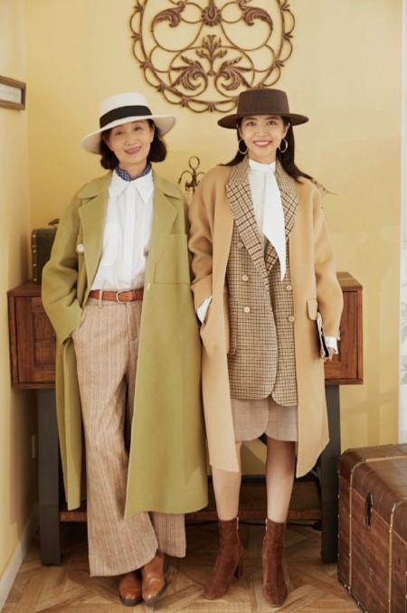 母女 女人过了50岁放下毛衣牛仔裤,看这对''母女''搭配,高贵又减龄