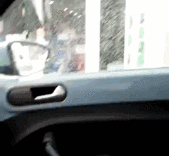 |搞笑GIF:太软了 妹子这腿是假的吧