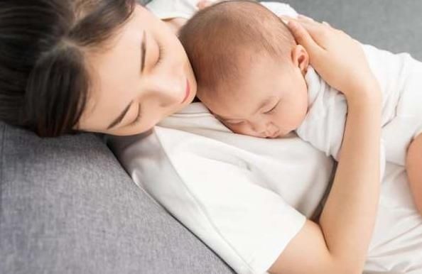 婴儿|婴儿有睡眠“窗口期”?抓住3个月的好时机,培养娃睡整觉更容易