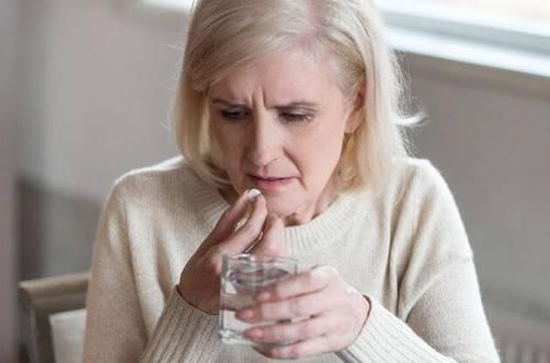 女人过了45岁，若有这4种表现？说明你离绝经不