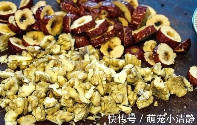 家里有面粉,试试这样做,比包子简单,好吃又健康,当早餐更营养