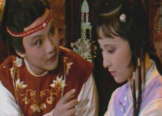 王夫人|林黛玉初进荣国府，两位舅舅像商量好了一样，为何都避而不见